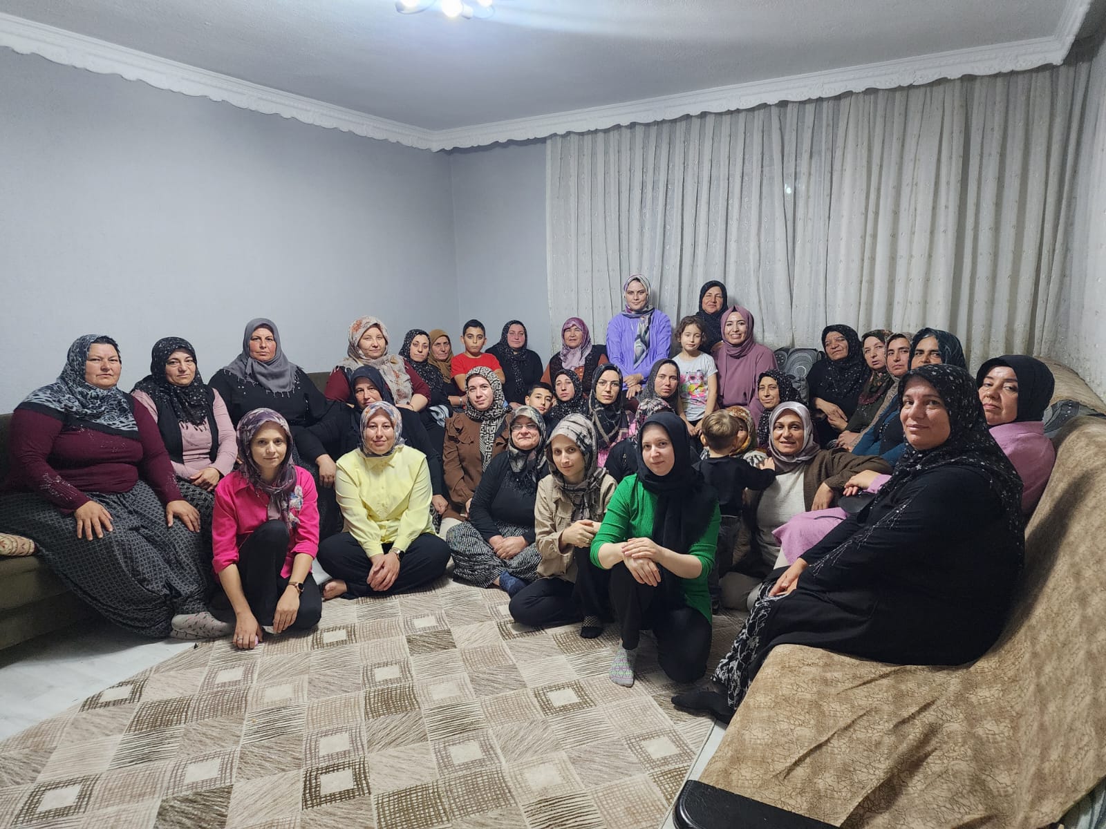 AFYON DA AK KADINLAR, TERÖRSÜZ TÜRKİYE İÇİN SAHADA