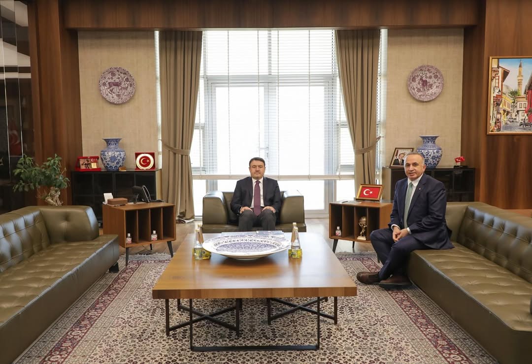 Valimiz Sayın Musa Işın, Bozüyük Ticaret ve Sanayi Odası Yönetim Kurulu Başkanı Sayın Veli Çelik’i Valilikte Kabul Etti
