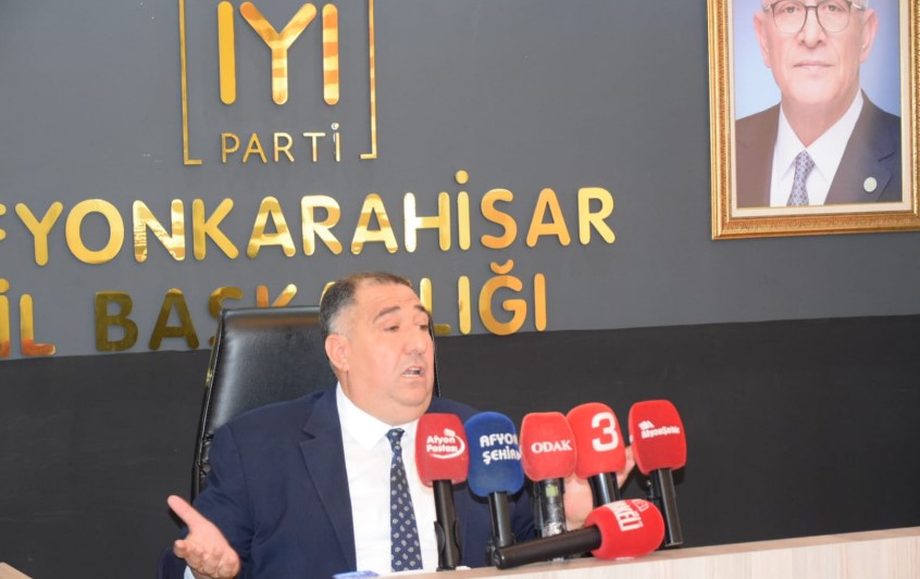 İYİ Parti il başkanı Muhammet Mısırlıoğlu’nun basın toplantısı Düzenledi.