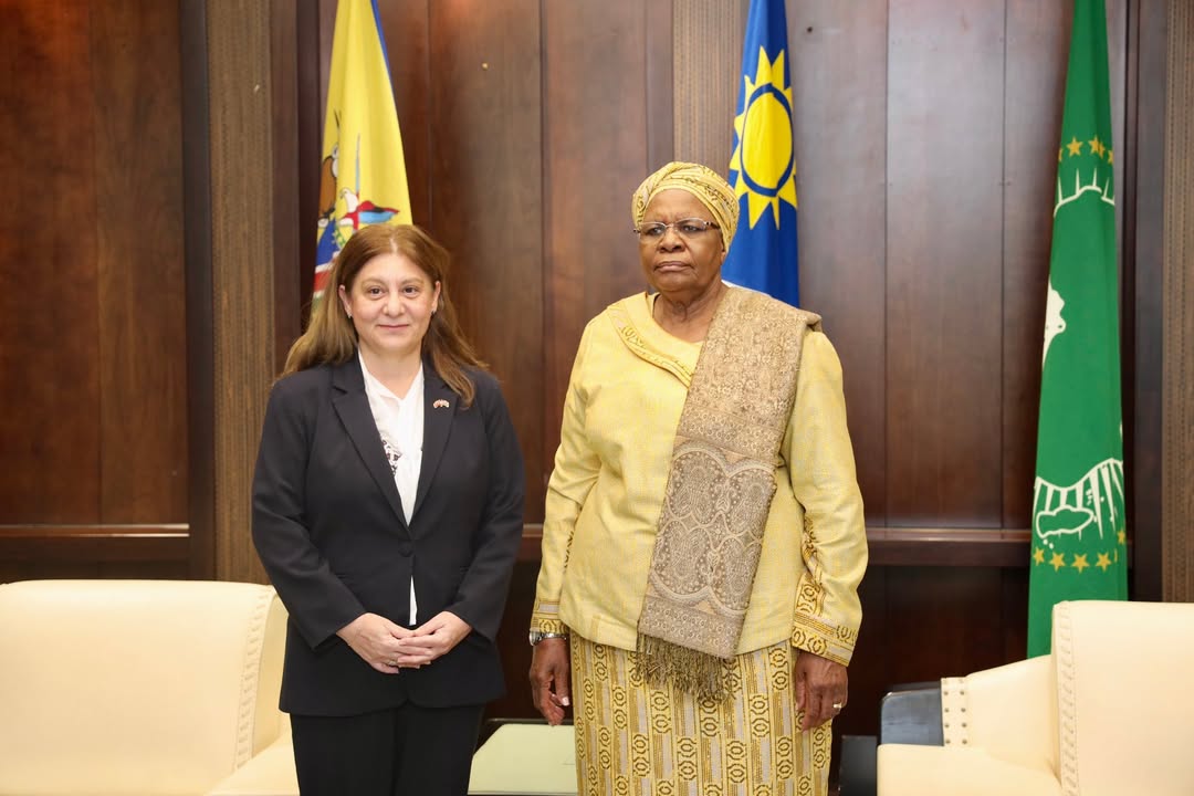 Türkiye'nin Namibya Gönderisinden Fotoğraflar