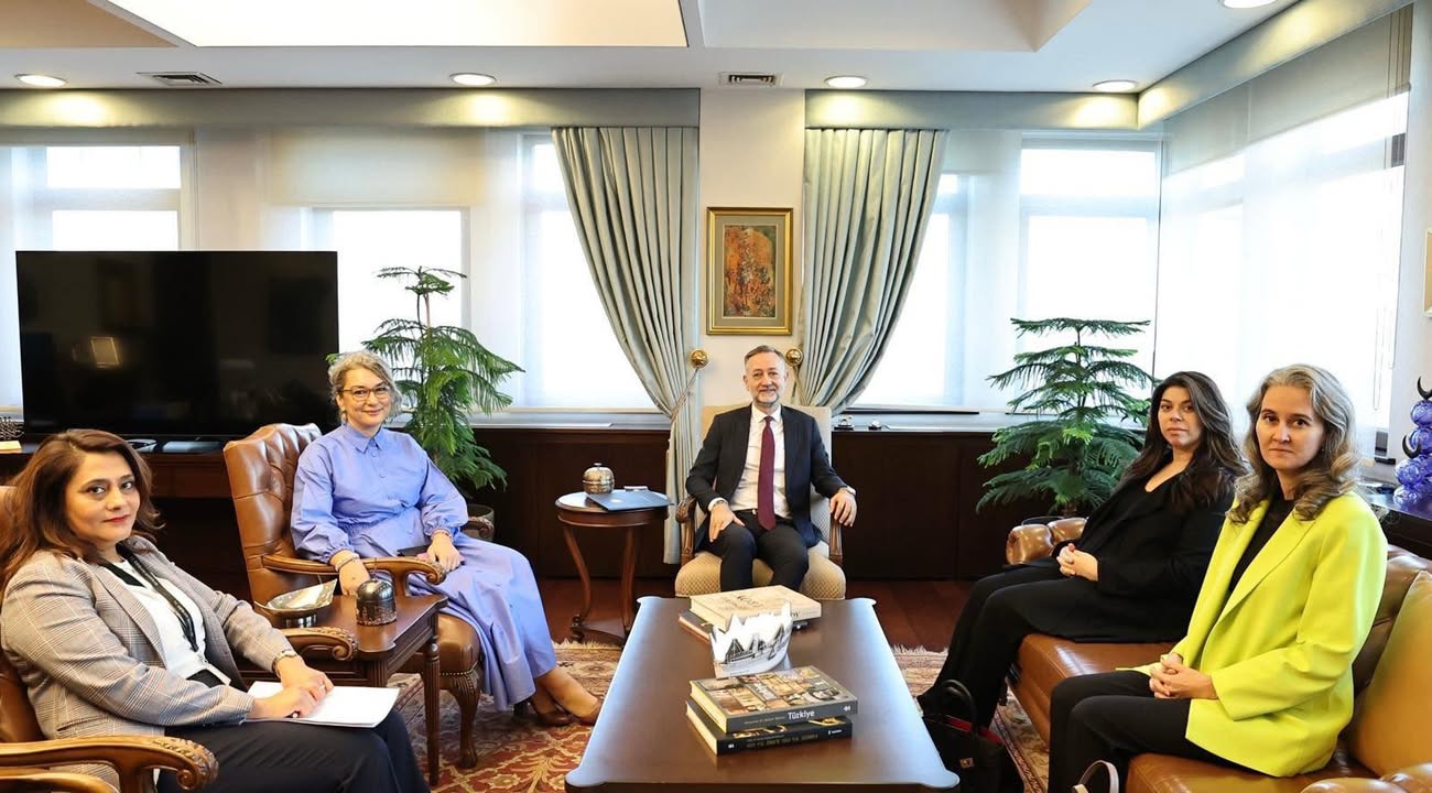 T.C. Dışişleri Bakanlığı'ndan Apple ile Görüşme: Büyükelçi Levent Gümrükçü'nün İş Birliği