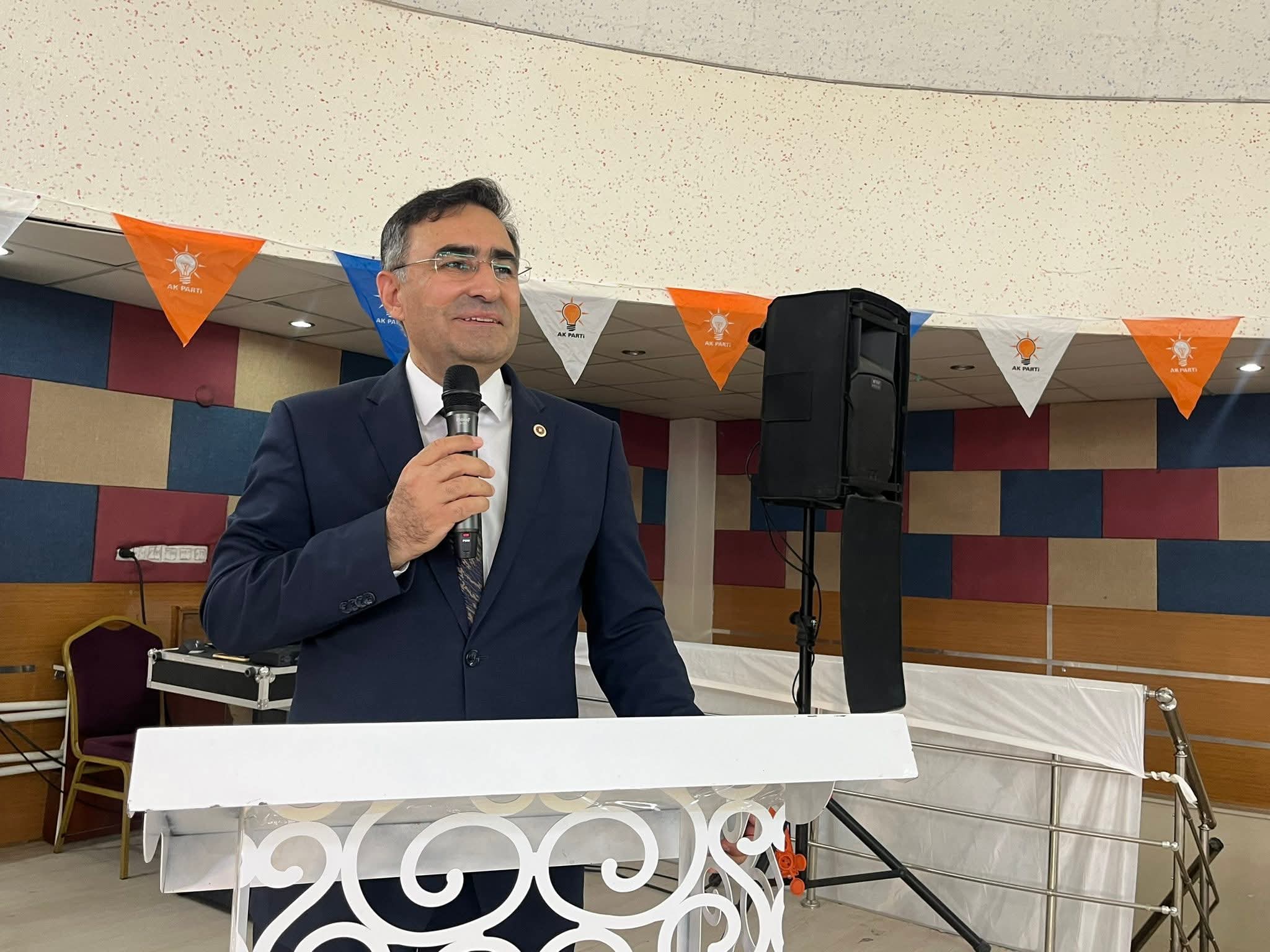 Dr. Hasan Arslan: Öğretmenlik İnsanı İnşa Eden Kutsal Bir Görevdir