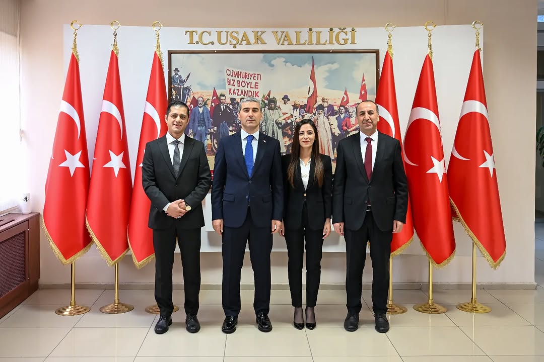 İl Milli Eğitim Müdürü Halil Yücel ve Öğretmenler 24 Kasım Öğretmenler Günü'nde Vali Dr. Naci Aktaş'ı Ziyaret Etti