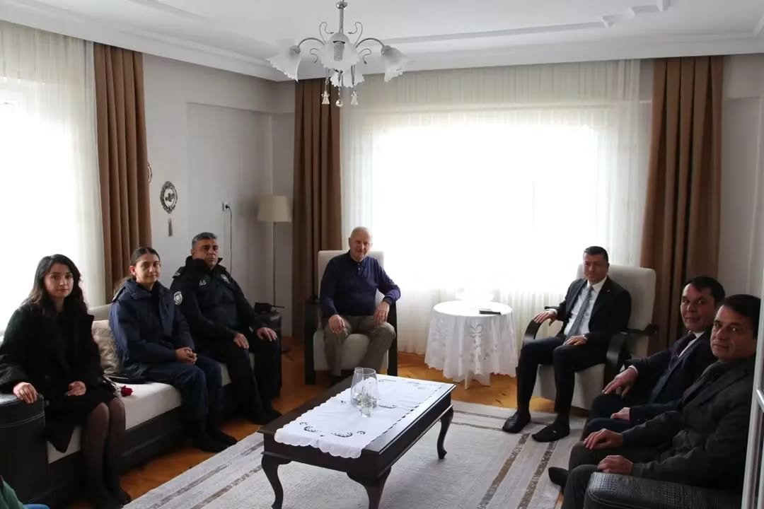 Banaz Kaymakamlığı'ndan Öğretmenler Günü Ziyareti