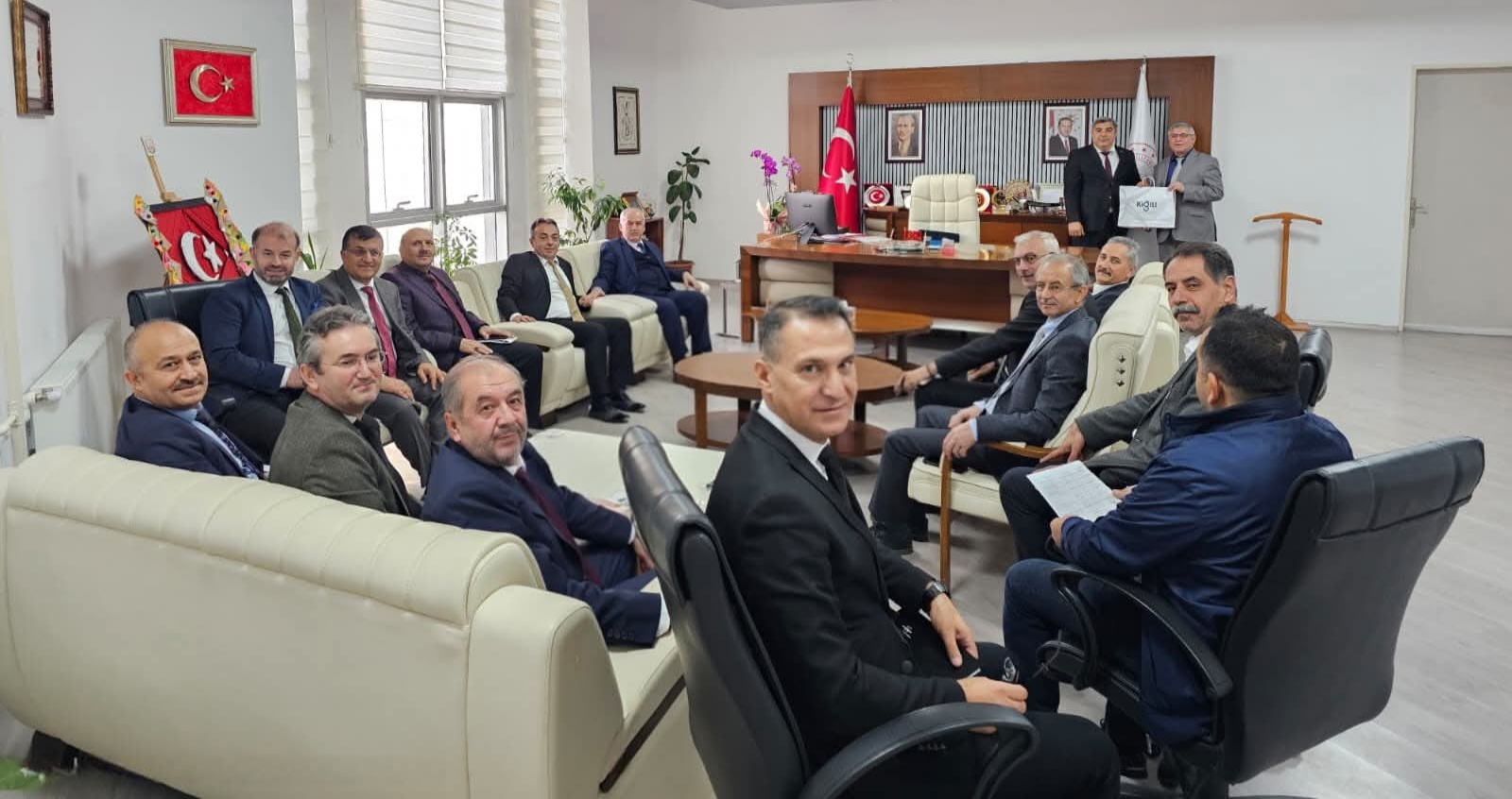 İl Milli Eğitim Müdürü Miraç Sünnetci Kurum İdarecileriyle Öğretmenler Günü'nü Kutladı