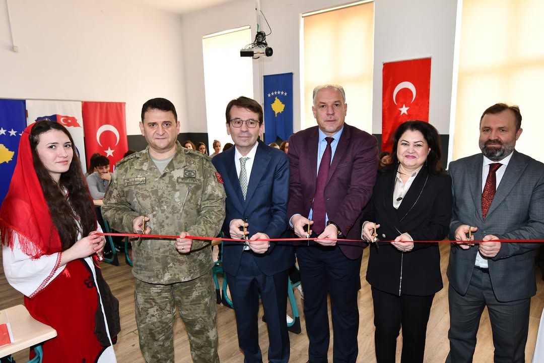 T.C. Millî Savunma Bakanlığı Kosova'da Eğitim Projelerini Destekliyor