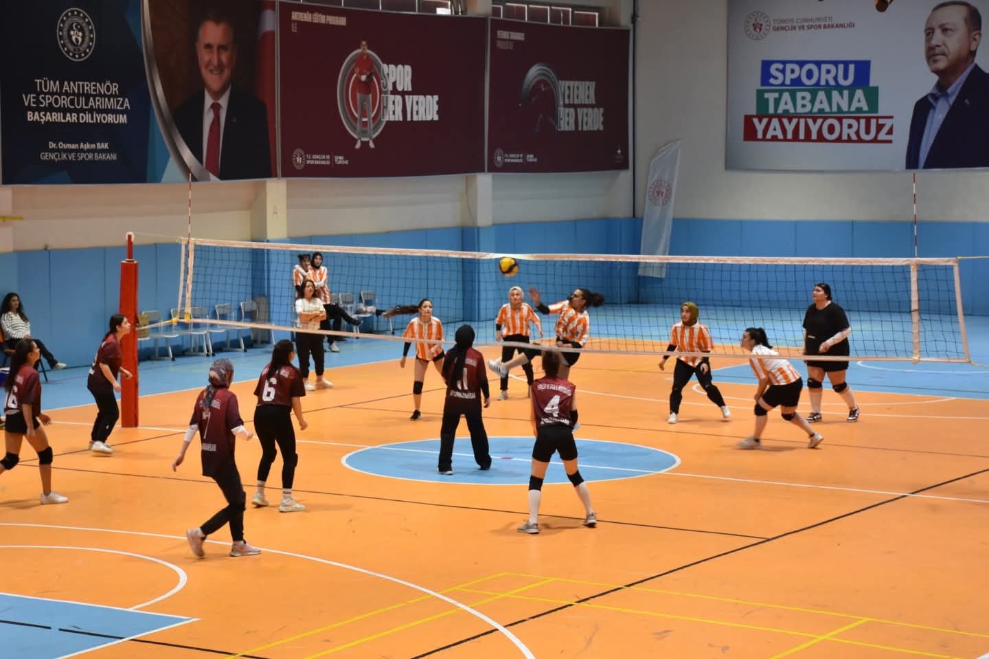 Yurt Lig'de Voleybol Heyecanı Devam Ediyor