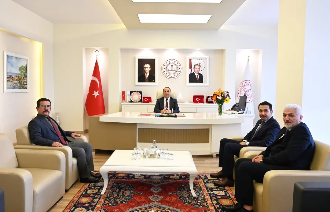Aybey İlkokulu Okul Müdürü Taner Çelik, İl Milli Eğitim Müdürü Halil Yücel'i Ziyaret Etti
