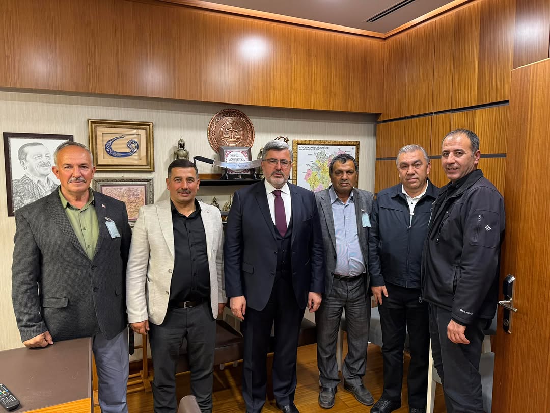 AK Parti Kızılören İlçe Başkanı Ramazan Coşgun ve Yönetimi Gazi Meclisinde Misafir Edildi