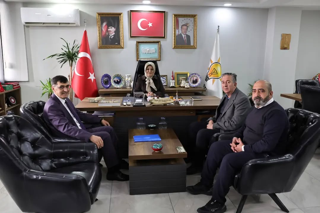 Kütahya Belediye Başkanı AK Parti Kütahya İl Başkanlığını Ziyaret Etti