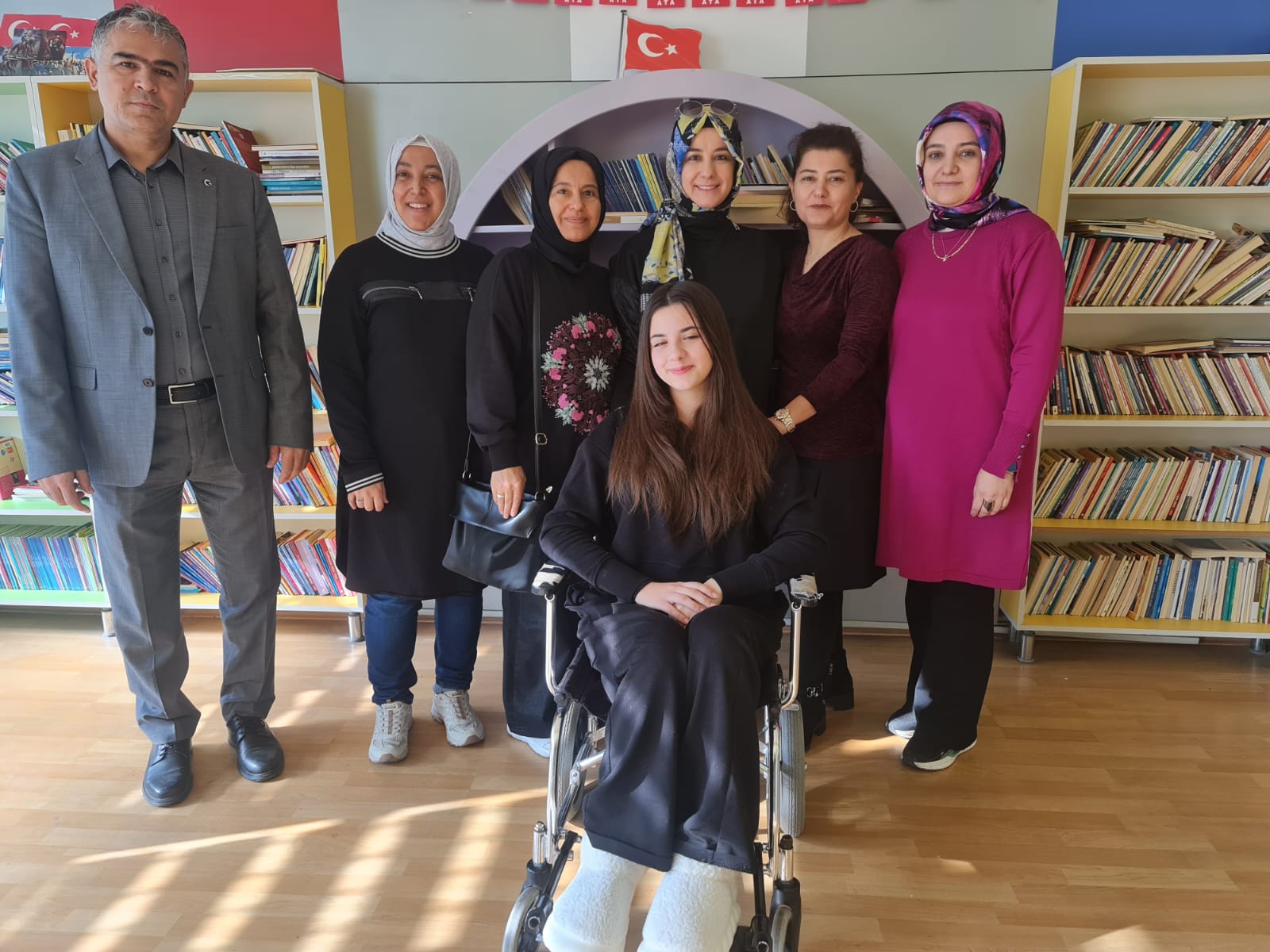 Afyonkarahisar'da Öğretmenlerden Destek: Betül Ecem'in Evine Giderek Ders Veriyorlar