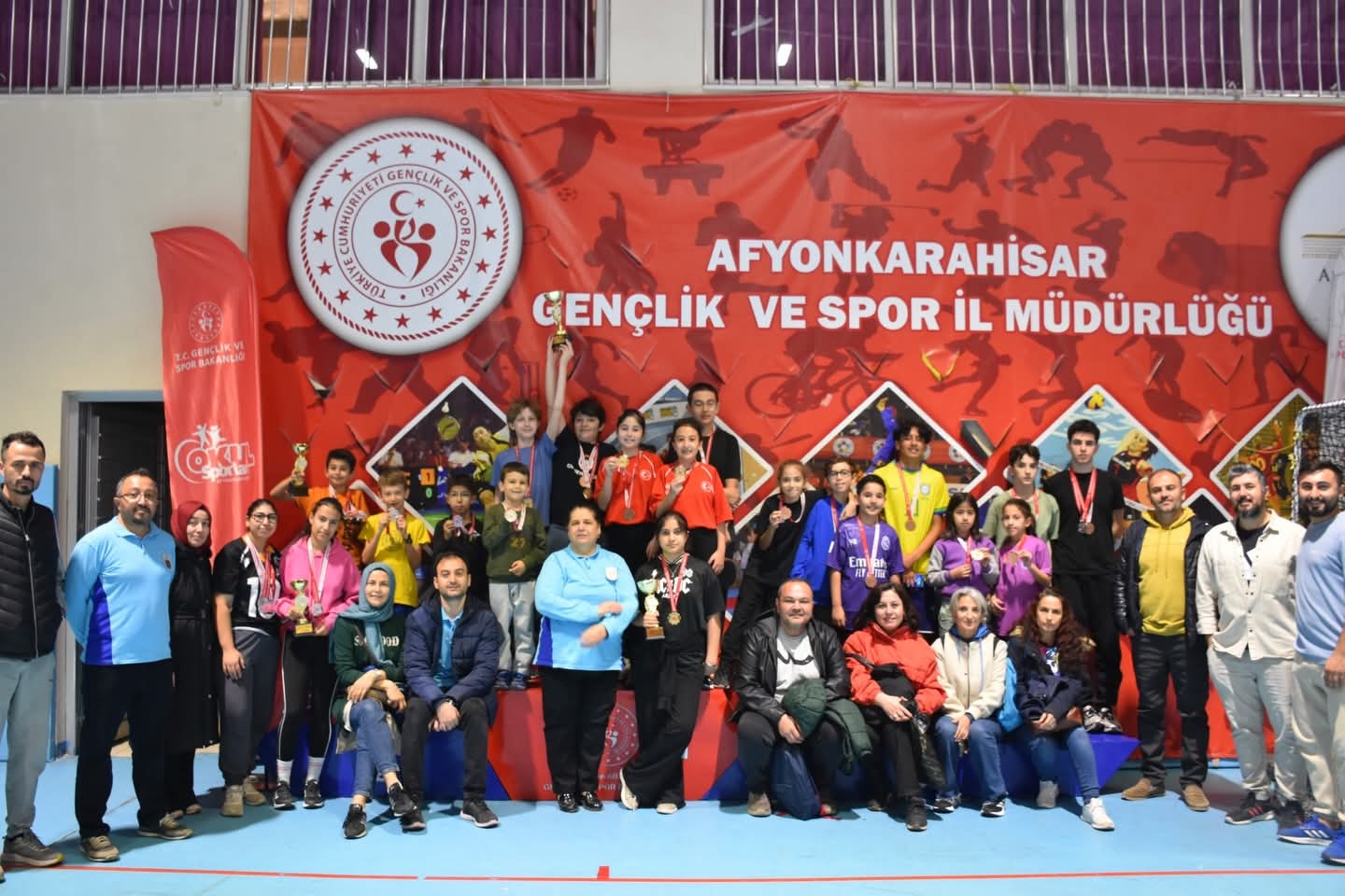Çiğiltepe Spor Salonu'nda Masa Tenisi Gençler İl Birinciliği Müsabakaları Heyecanı