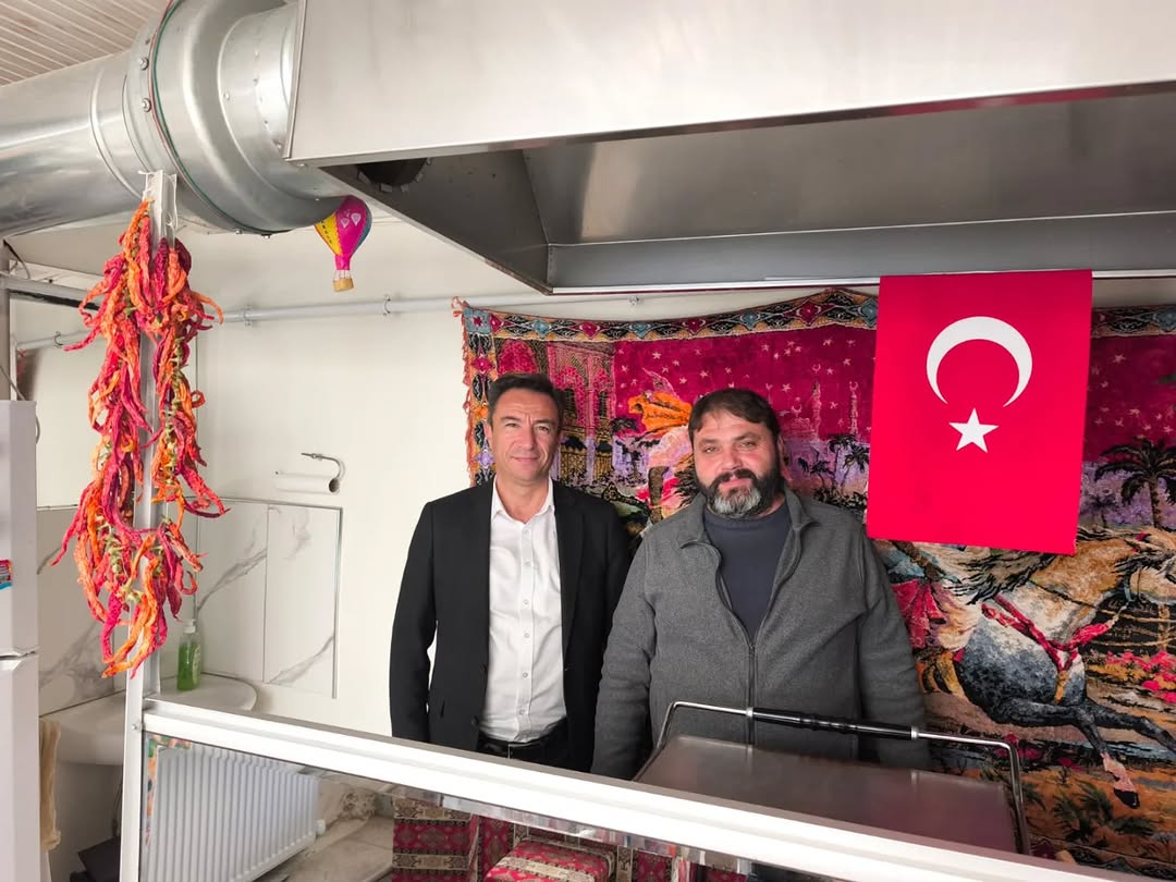 Belediye Başkanı Okan Kurd, Tostçu Sadık Sadak'ı Ziyaret Etti