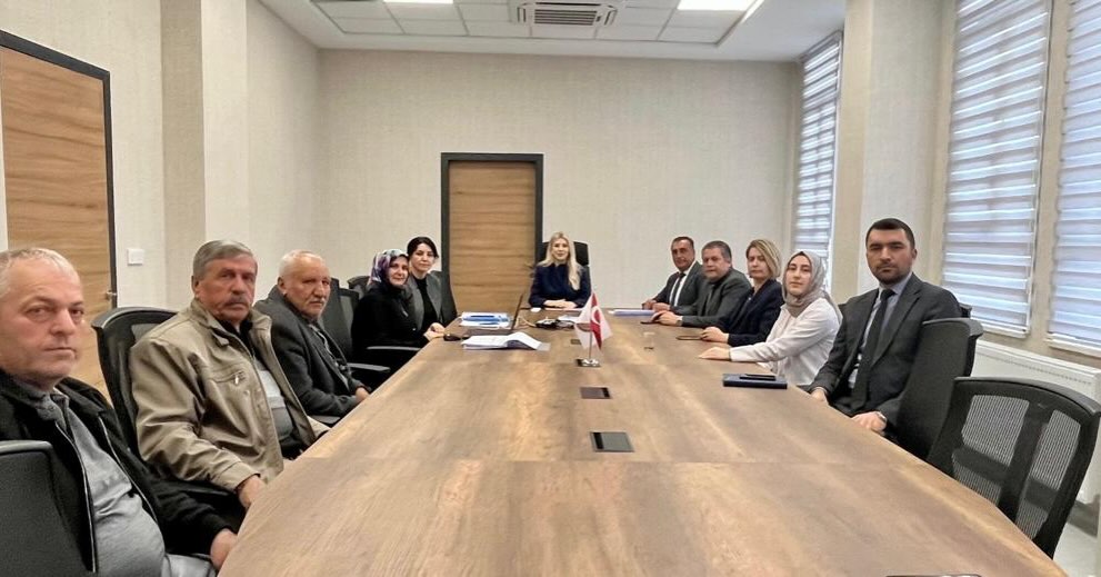 Altıntaş Kaymakamlığı'ndan Sosyal Yardımlaşma ve Dayanışma Vakfı Toplantısı