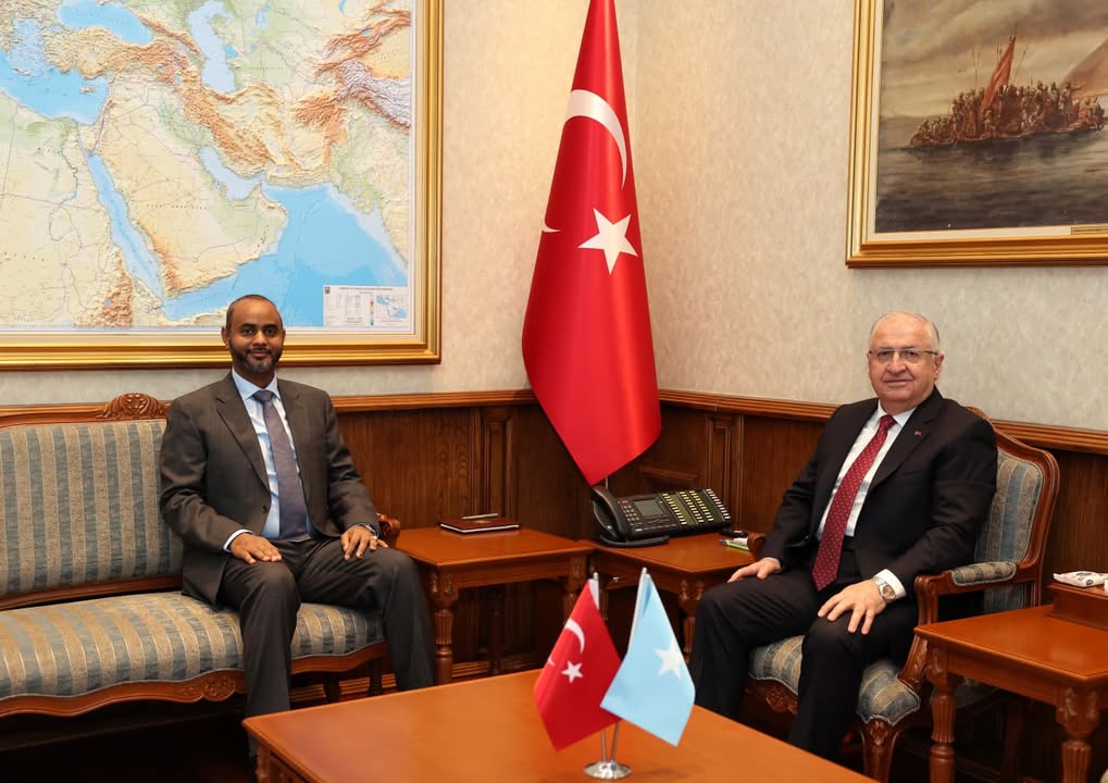 Millî Savunma Bakanı Yaşar Güler ile Somali Limanlar ve Deniz Ulaştırma Bakanı Abdülkadir Muhammed Nur, Millî Savunma Bakanlığı'nda Bir Araya Geldi