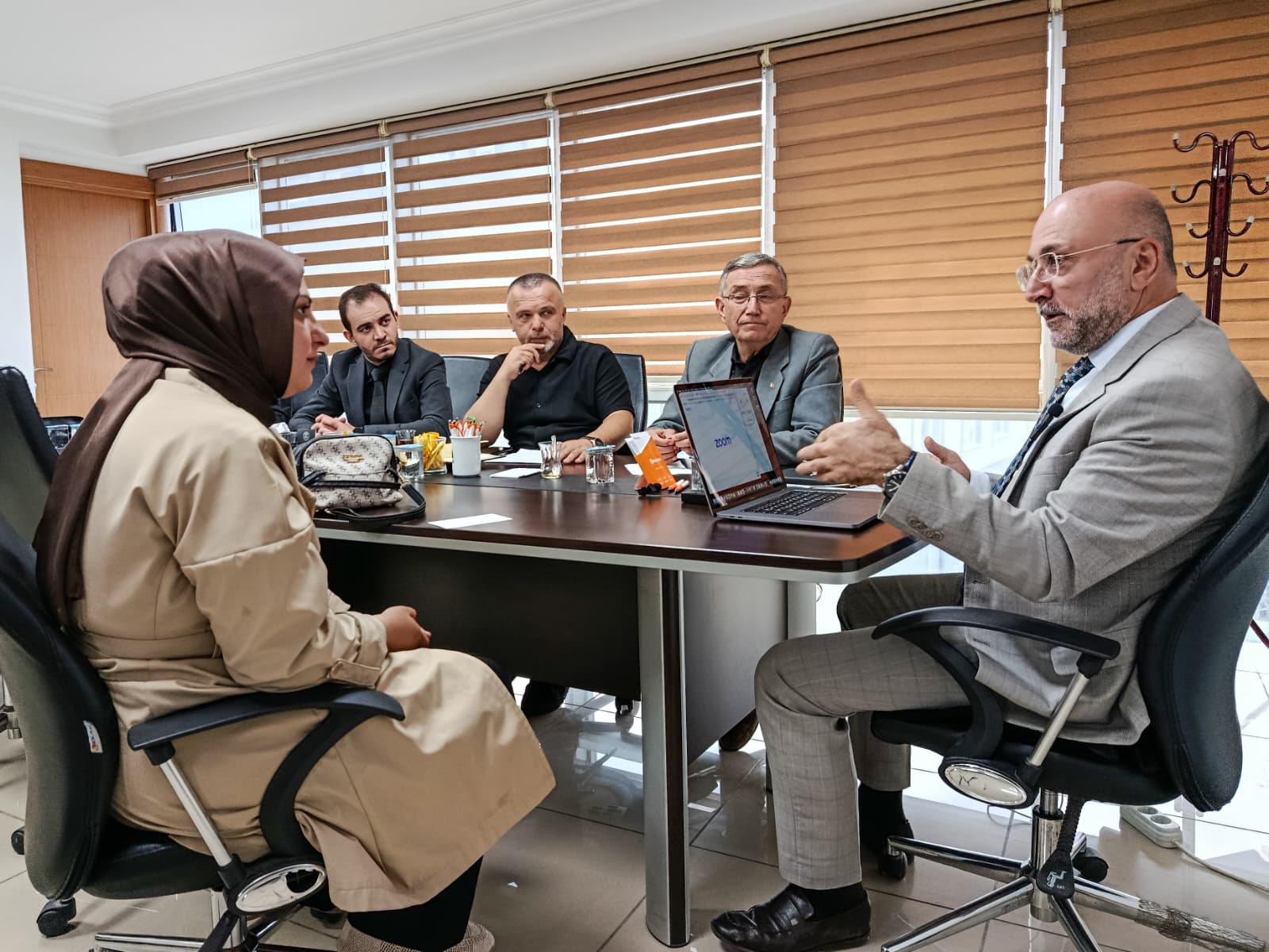 "EN ÖNEMLİ MESELEMİZ HALKIMIZIN SESİNE KULAK VERMEK”