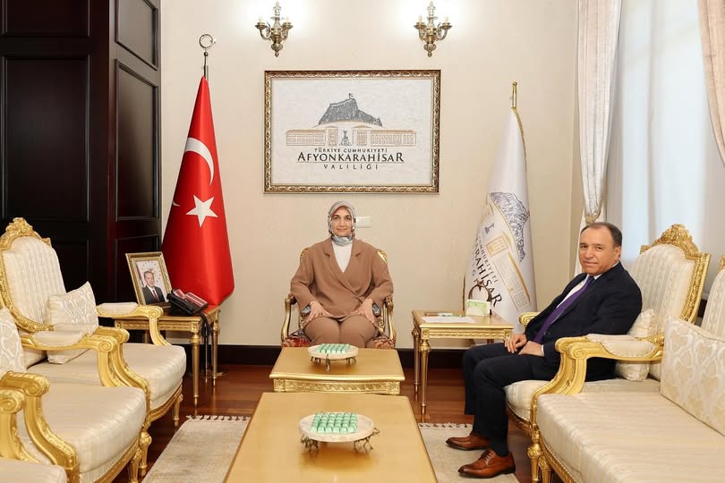 Afyonkarahisar Valisi Yiğitbaşı, AKÜ Rektörü Karakaş'ı Kabul Etti