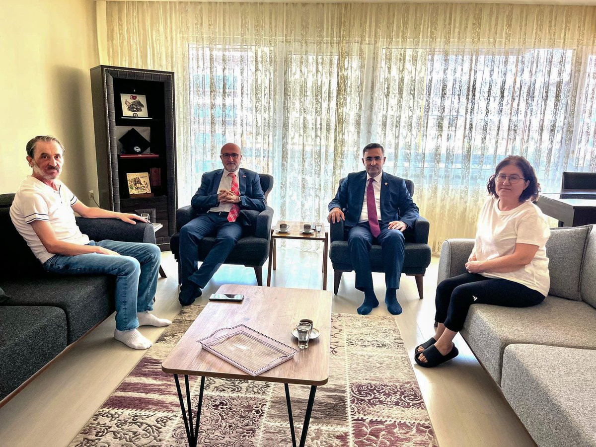 AK Parti Afyonkarahisar İl Başkanı Şahin, Basın Emektarı Ahmet Işık'ı Ziyaret Etti