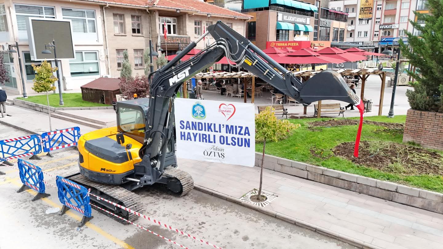Sandıklı Belediyesi İş Makinası Filosu Güçleniyor