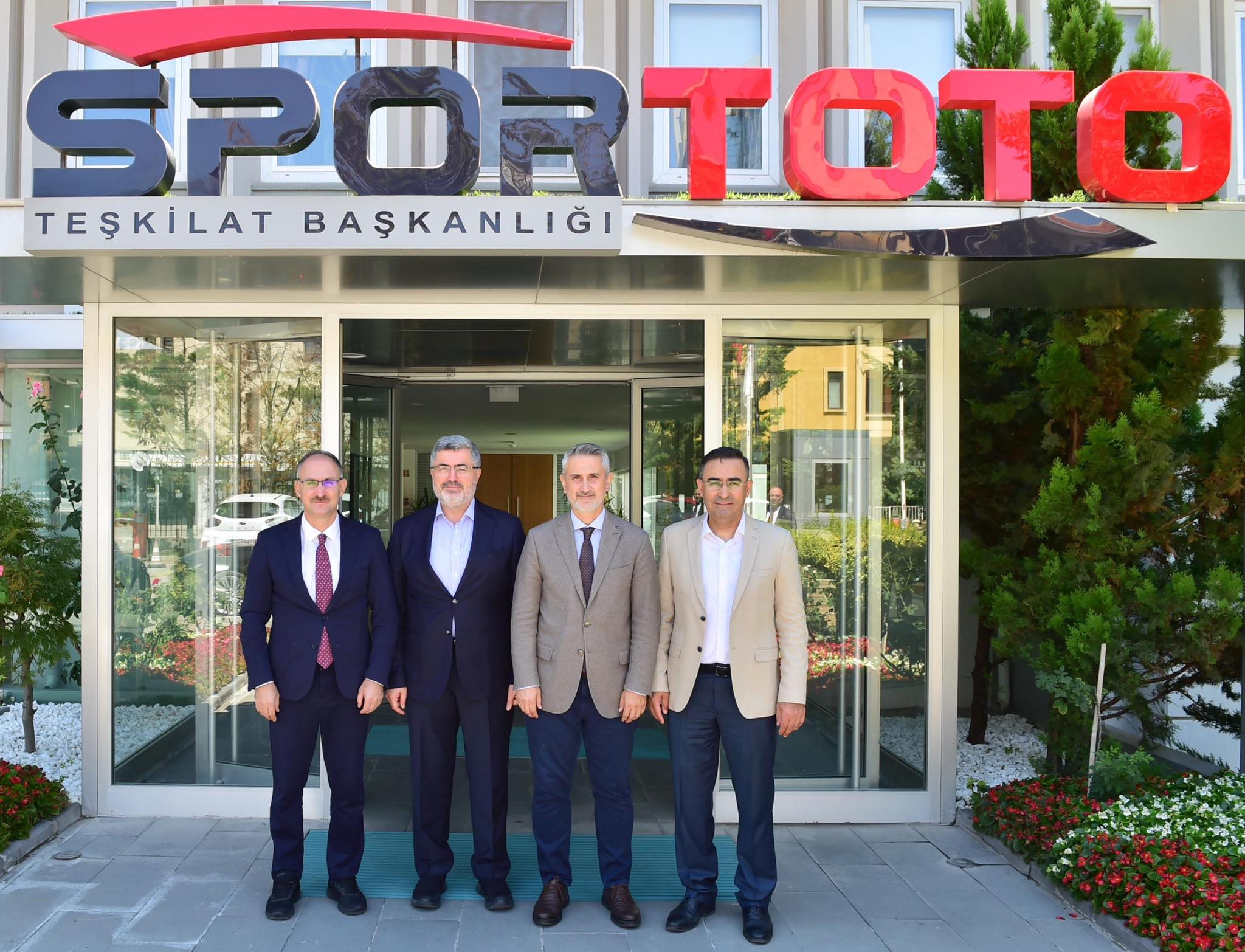 Afyonkarahisar'da Spor Yatırımları Gündemde: Ali Özkaya Açıklamalarda Bulundu