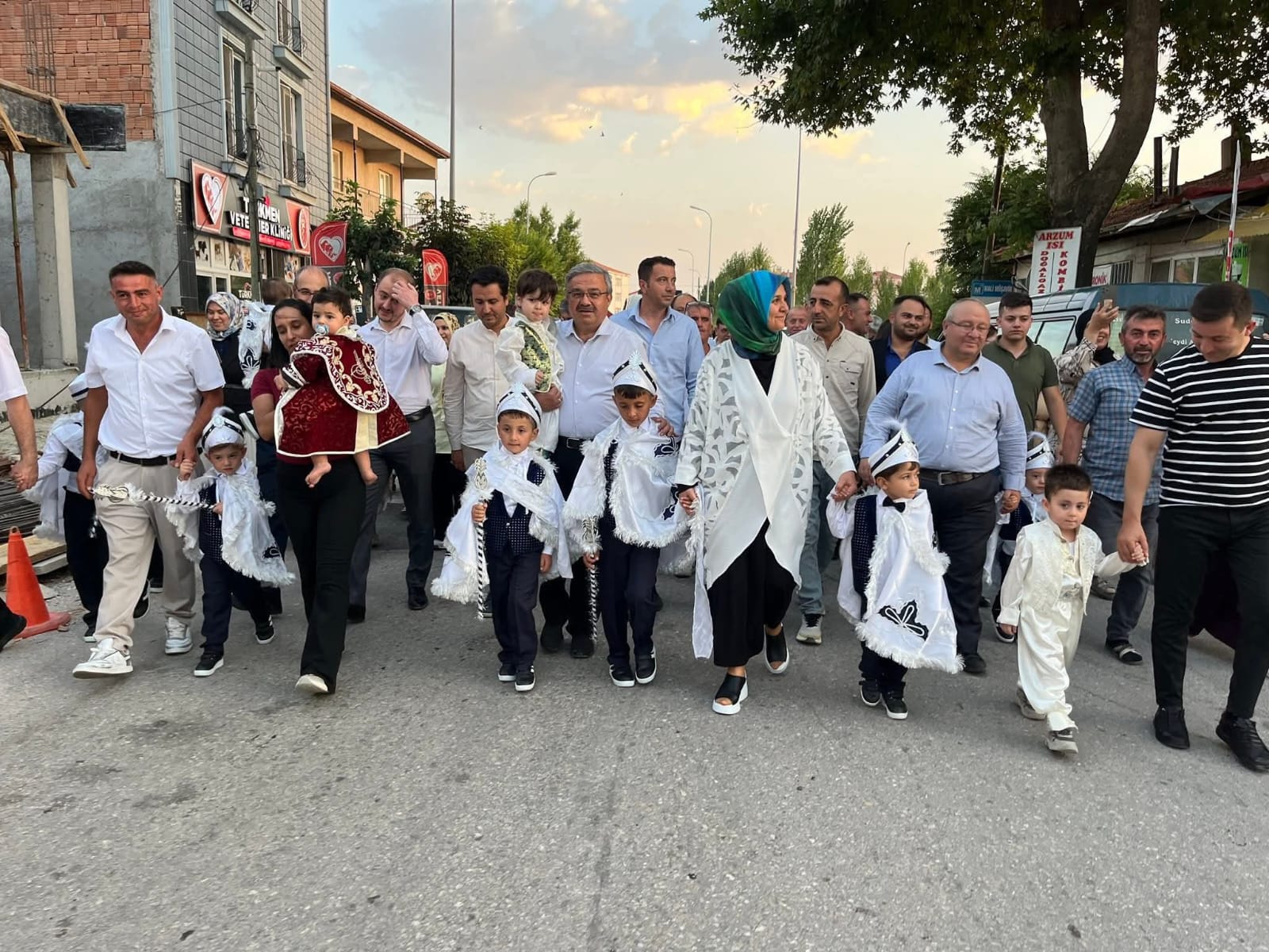 İhsaniye'de Coşkulu Sünnet Cemiyeti Gerçekleşti