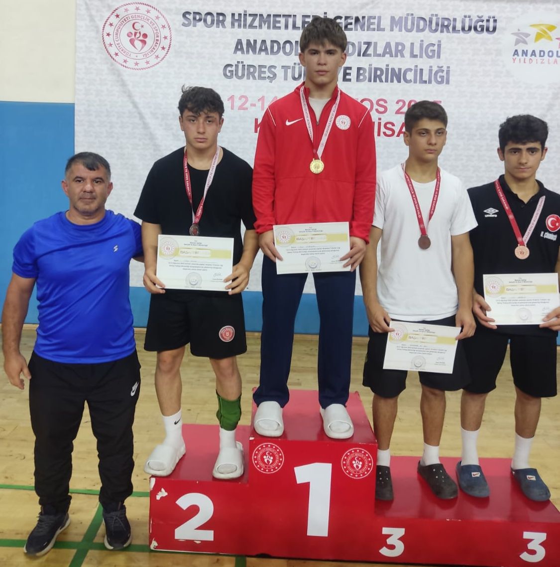 Afyonkarahisar'lı Güreşçiler Türkiye Finallerinden Madalya ile Döndü