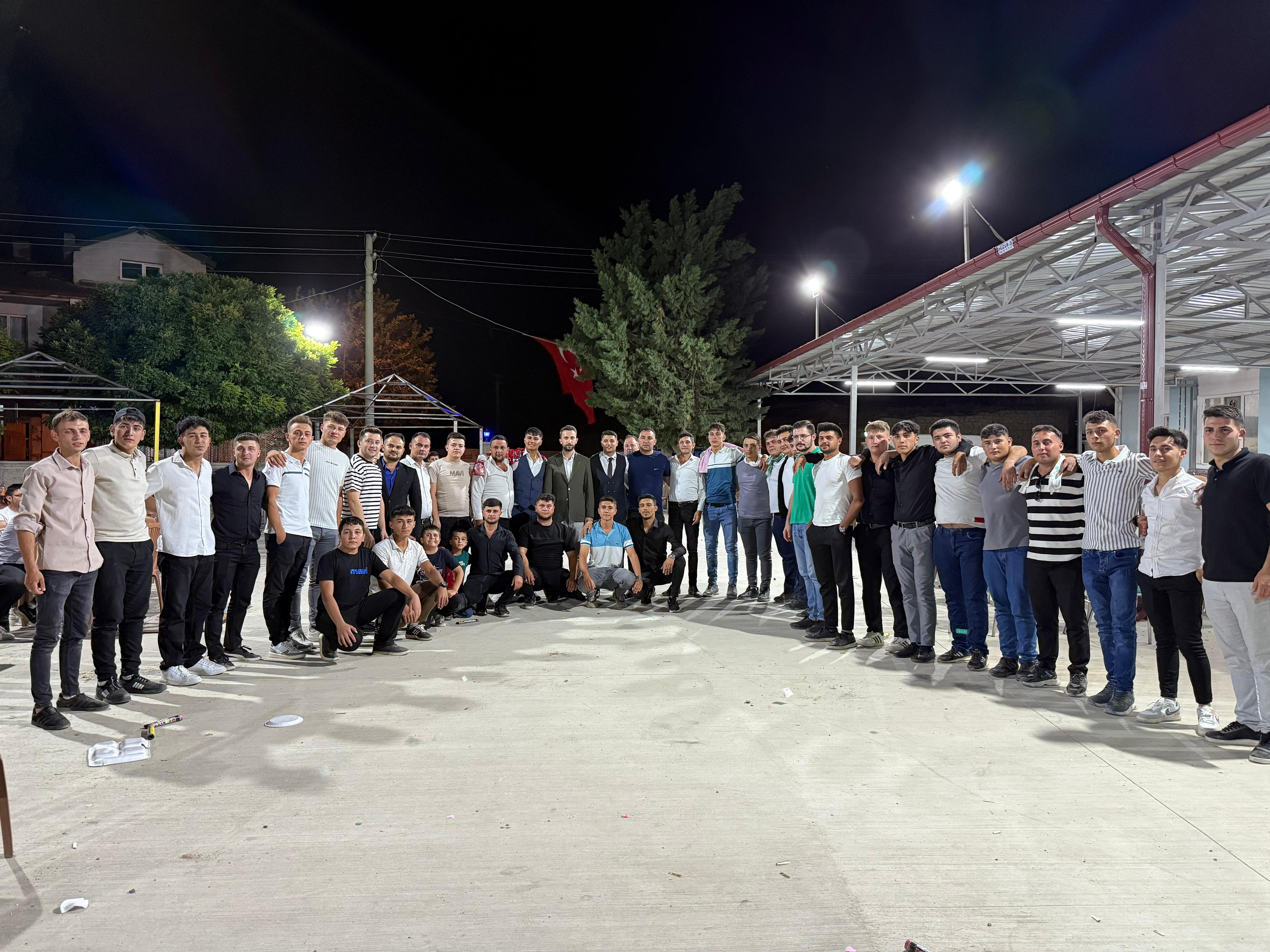 AK Parti Afyonkarahisar Gençlik Kolları, Askere Gidecek Gençlerle Bir Araya Geldi