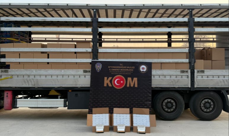 Dinar'da Kaçakçılık Operasyonu: 4 Milyon 300 Bin Bandrolsüz Makaron Ele Geçirildi