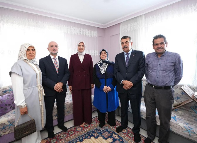 Milli Eğitim Bakanı Tekin, Afyonkarahisar'da Anlamlı Ziyaretler Gerçekleştirdi