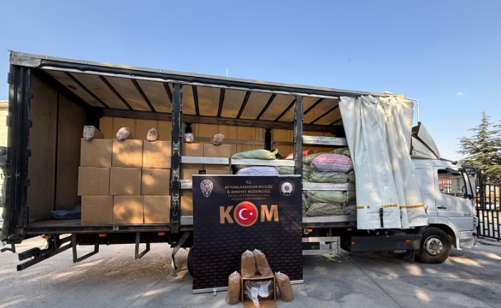 Emirdağ'da Kaçak Tütün Operasyonu: 4 Ton 250 Kilo Ele Geçirildi