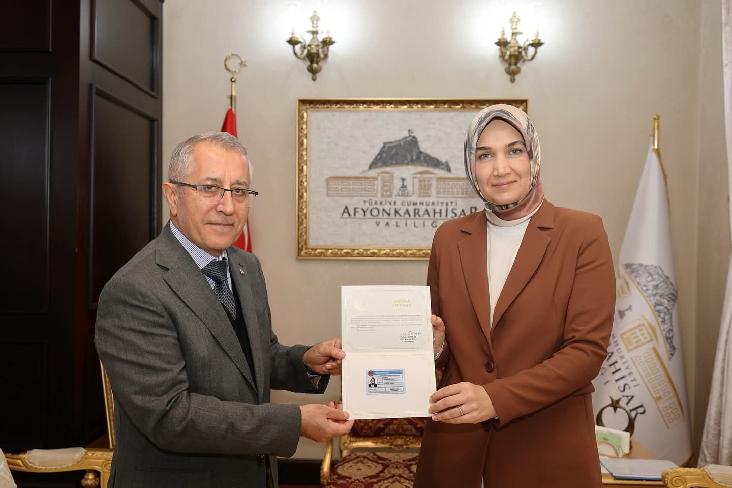 Vali Yiğitbaşı’na Onursal Başkanlık Kimliği Takdim Edildi