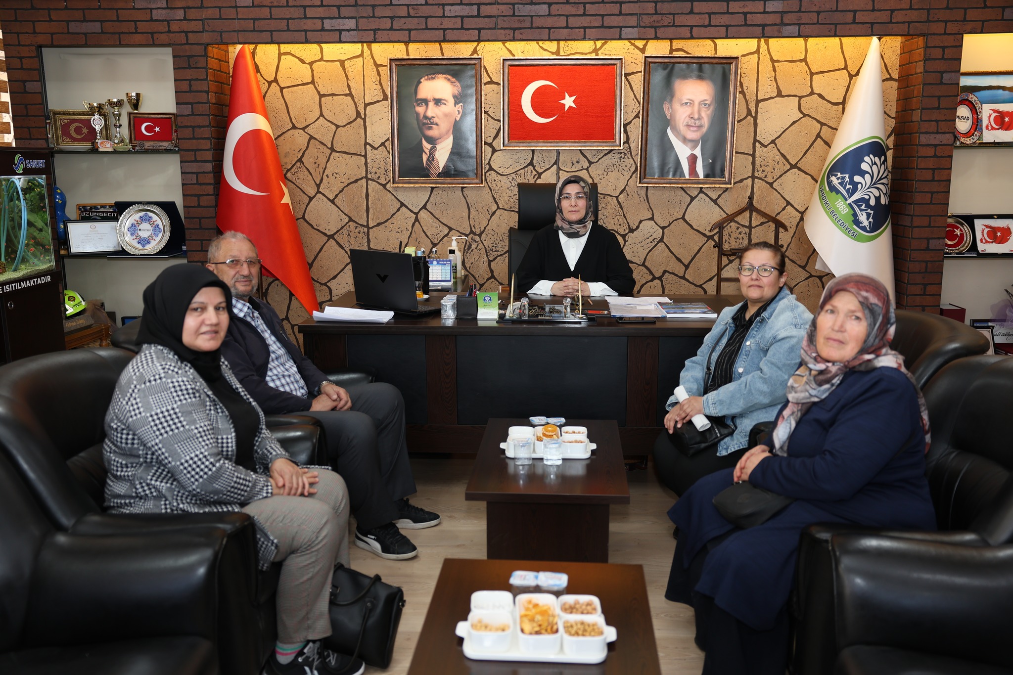 Sandıklı Kadın Kooperatifi ve Kızılay'dan Belediye Ziyareti