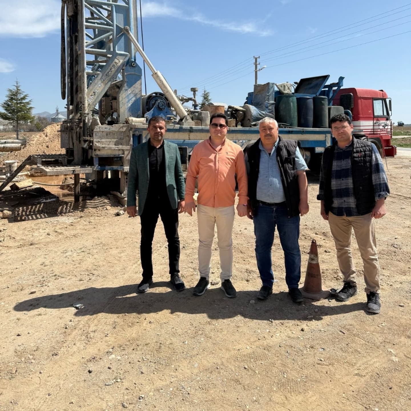 Bolvadin'de Su Kesintilerine Çözüm İçin Sondaj Çalışmaları Başladı