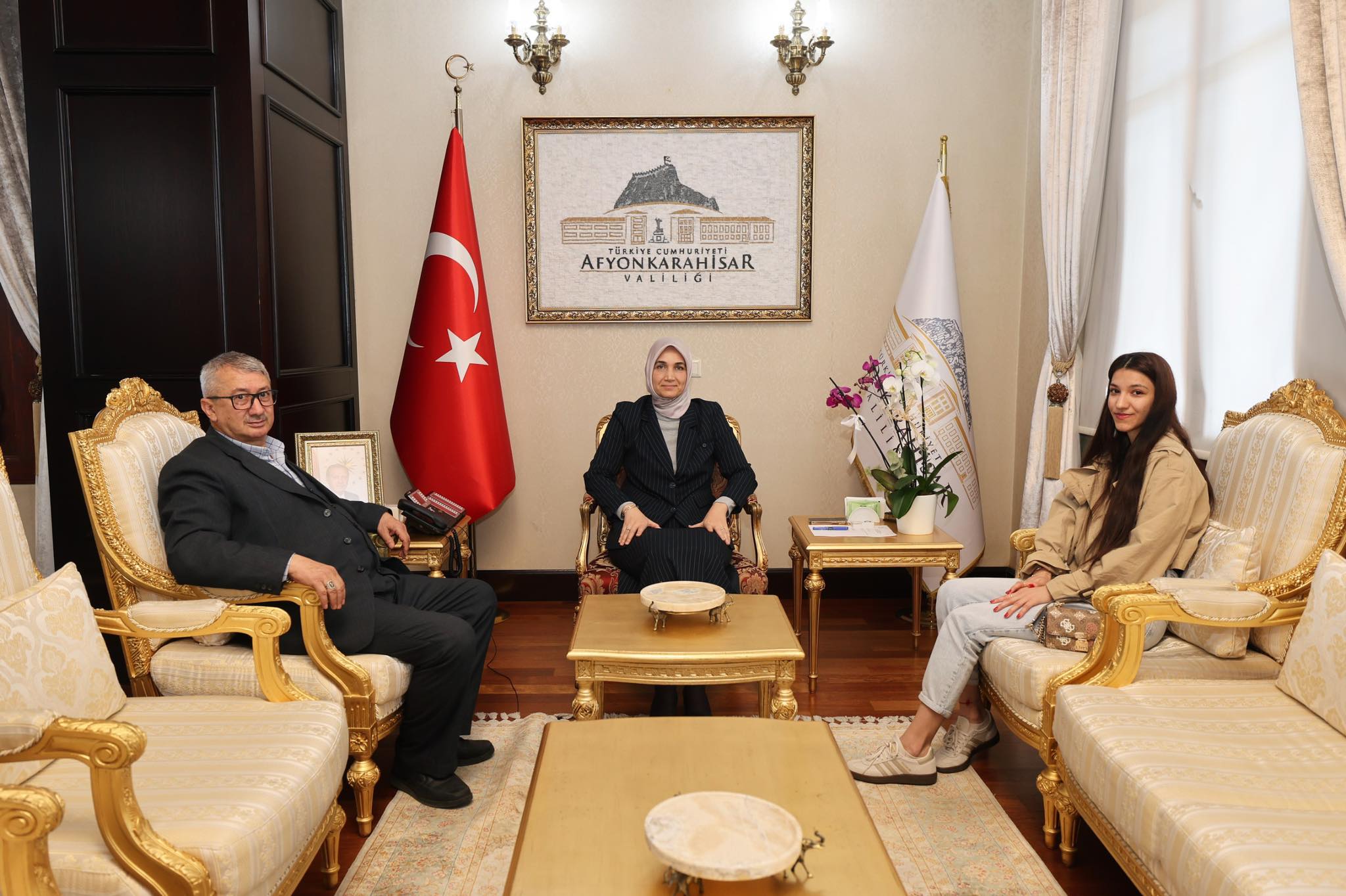 Afyonkarahisar Valisi Şehit Ailelerini Makamında Ağırladı