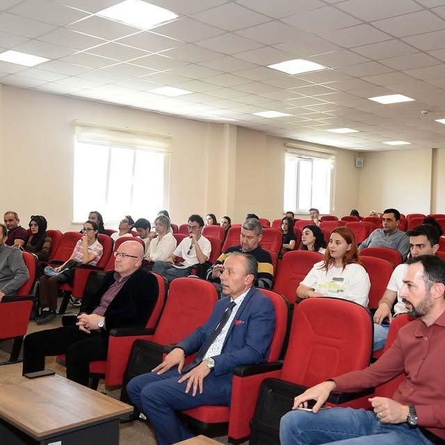 Afyon Kocatepe Üniversitesi Turizm Fakültesi'nde Turizm Haftası Söyleşisi Düzenlendi