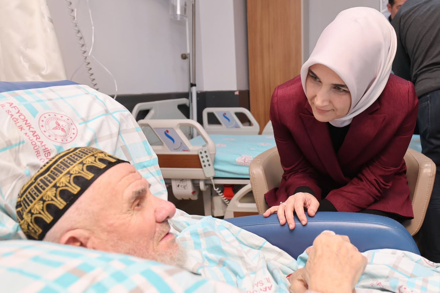 Afyonkarahisar Valisi, Şekerleriyle Tanınan Yıldırım Dede'yi Ziyaret Etti