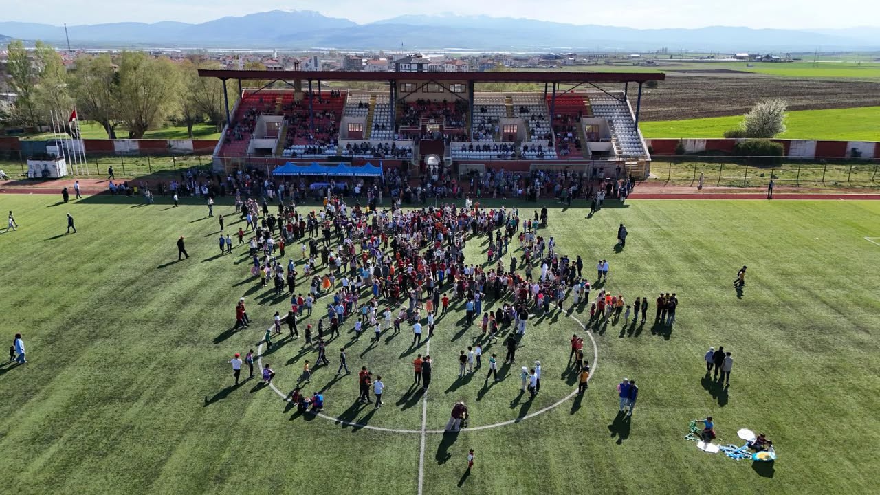 Sandıklı'da Gökyüzü Uçurtmalarla Renklendi