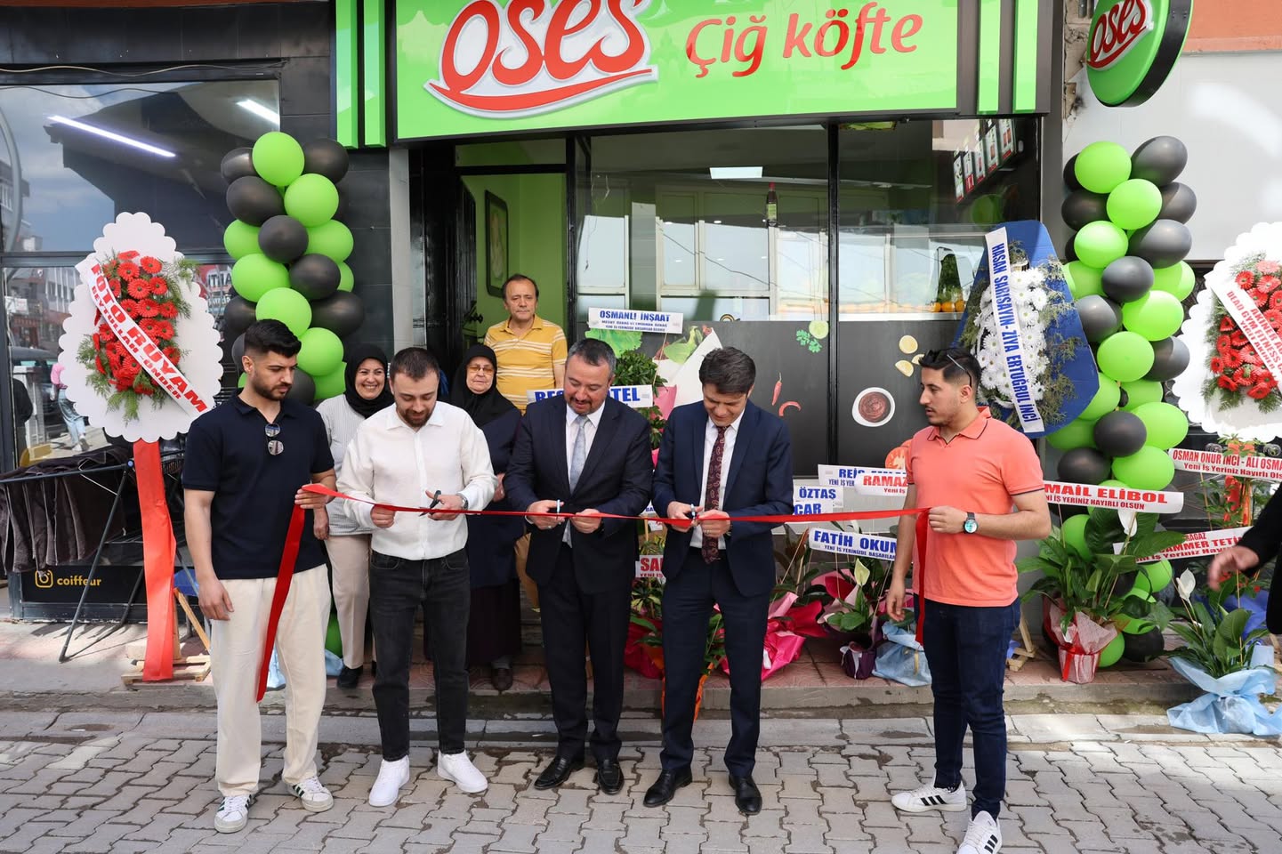 Sandıklı'da Yeni Bir İş Yeri Açıldı: Oses Çiğköfte Kapılarını Şimdiden Araladı