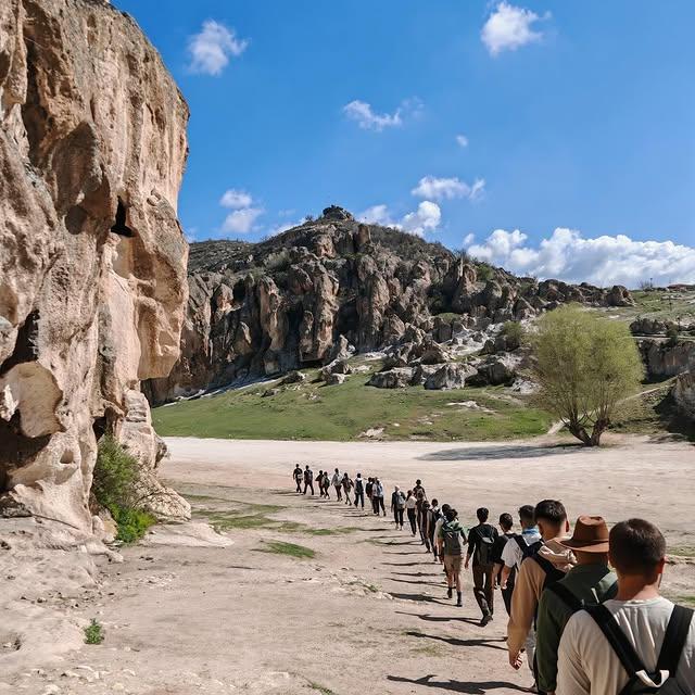 Afyon Kocatepe Üniversitesi Öğrencileri Frig Vadisi'nde Hiking Etkinliği Düzenledi