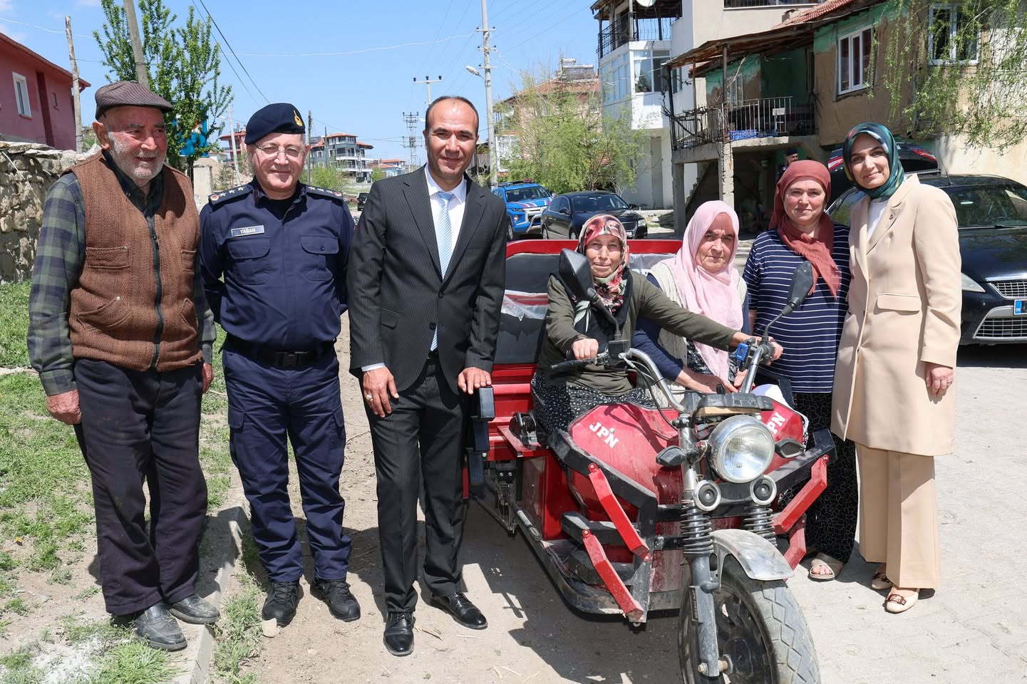 Afyonkarahisar Valisi Yiğitbaşı, Demirçevre Köyü'nde Vatandaşlarla Buluştu
