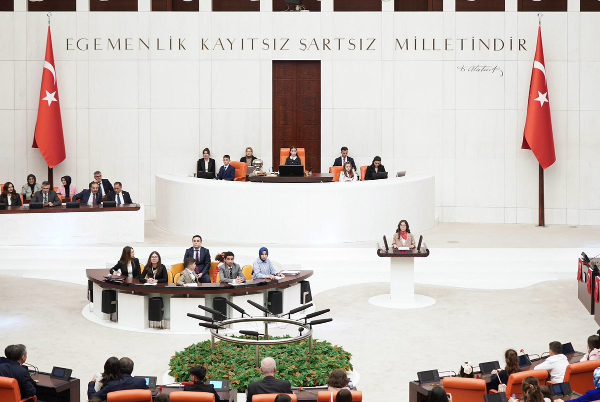 TBMM Çocuk Özel Oturumu'nu 4. Sınıf Öğrencisi Berra Koramaz Yönetti