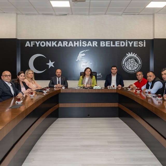Afyonkarahisar Belediye Başkanı Köksal, Muhtar Derneği ile İstişare Toplantısı Gerçekleştirdi