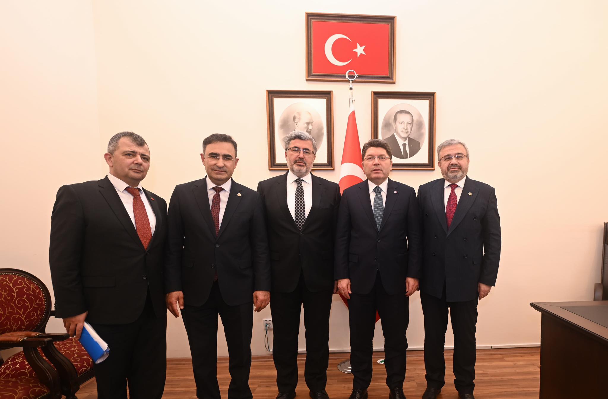 Afyonkarahisar Milletvekili Özkaya, Adalet Bakanı Tunç'u Ziyaret Etti