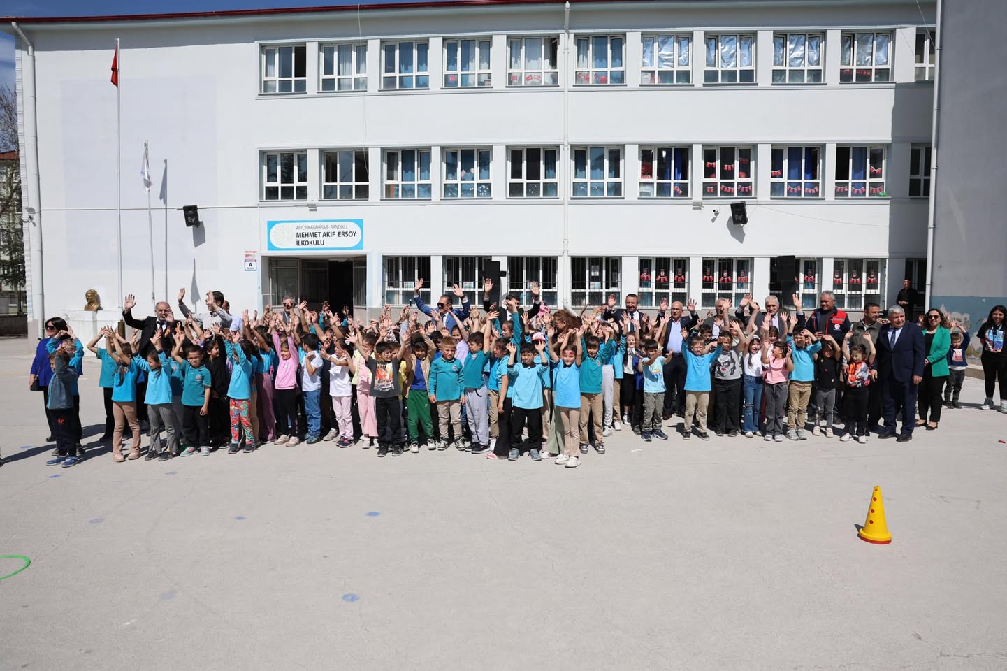 Sandıklı'da 23 Nisan Coşkusu Mehmet Akif Ersoy İlkokulu'nda Yaşandı