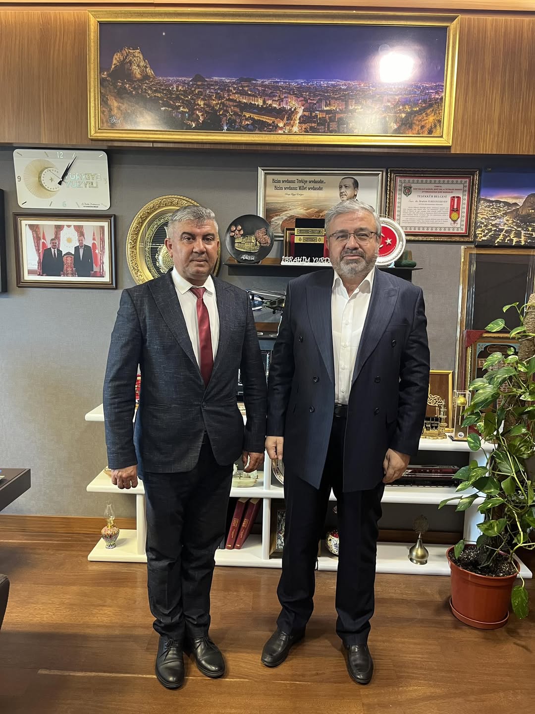 AK Parti Afyonkarahisar Milletvekili Yurdunuseven, Çayırbağ Belediye Başkanı Kiraz'ı TBMM'de Ağırladı