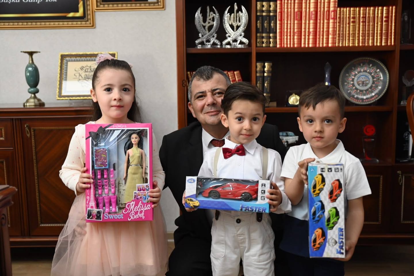 Emirdağ'da Başkanlık Koltuğu Miniklere Emanet