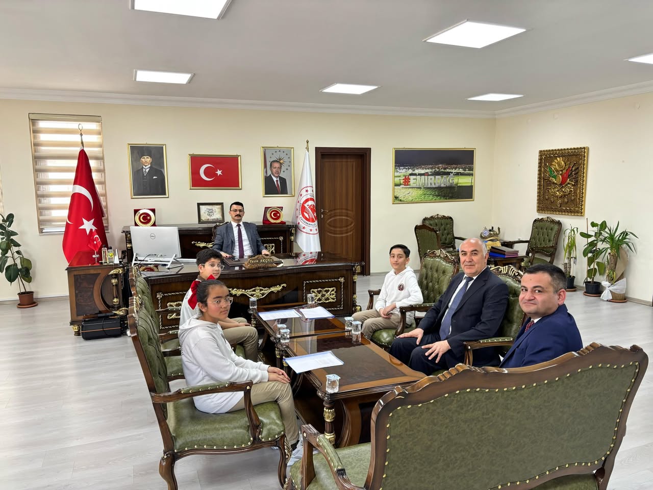 Emirdağ'da 23 Nisan Coşkusu: Gelecek Nesil Kaymakamı Ziyarette