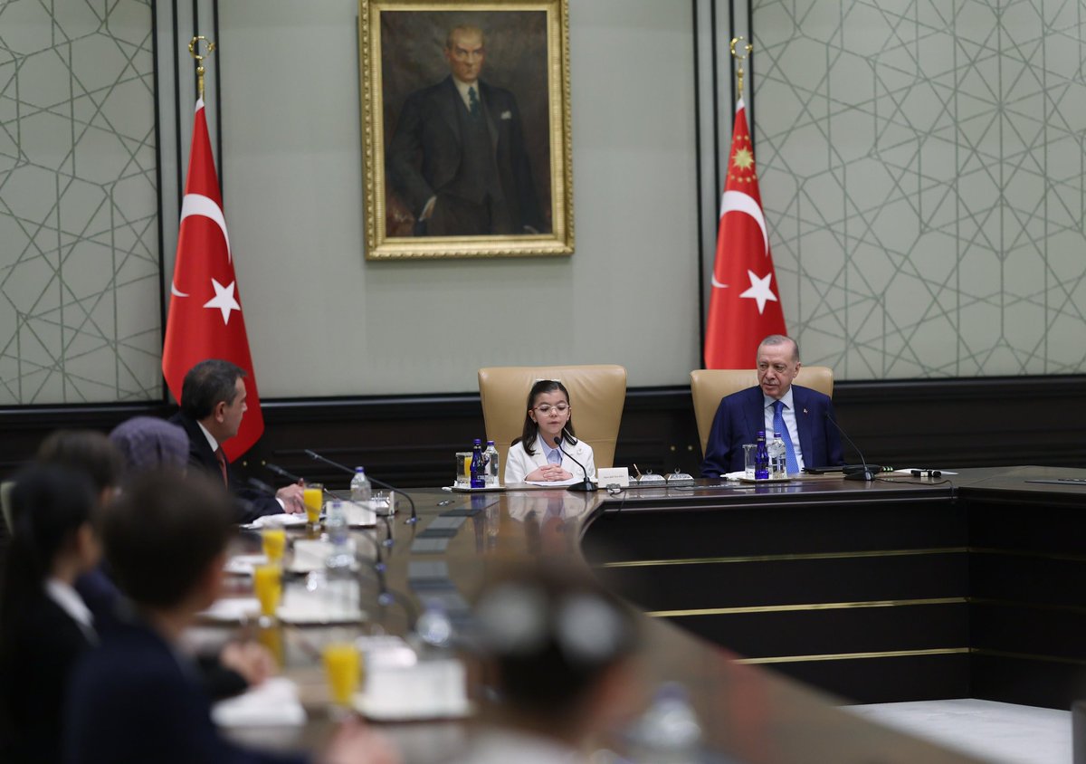 Cumhurbaşkanı Erdoğan 23 Nisan'da Milli Eğitim Bakanı ve Çocukları Kabul Etti