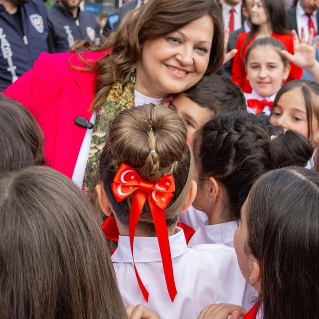 Afyonkarahisar'da 23 Nisan Coşkusu: Belediye Başkanı Köksal, Gelecek Nesillere Yönelik Vizyonu Paylaştı