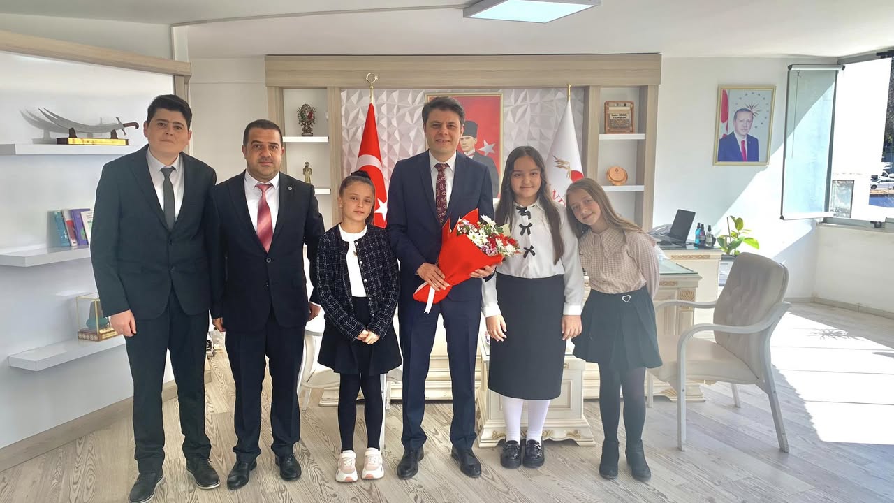 Sandıklı'da 23 Nisan Coşkusu: Kaymakam Koltuğu Öğrenciye Emanet